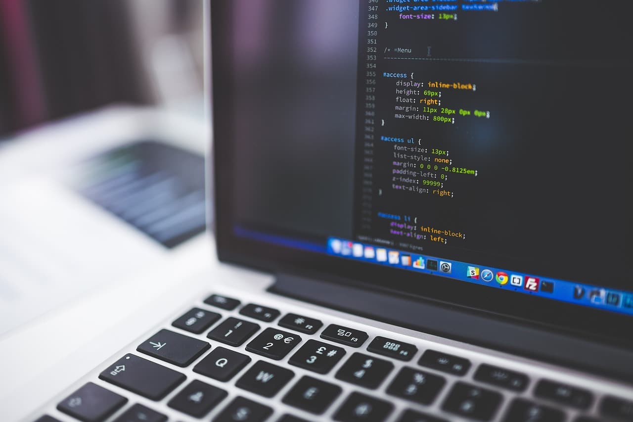 Código de programación en una pantalla